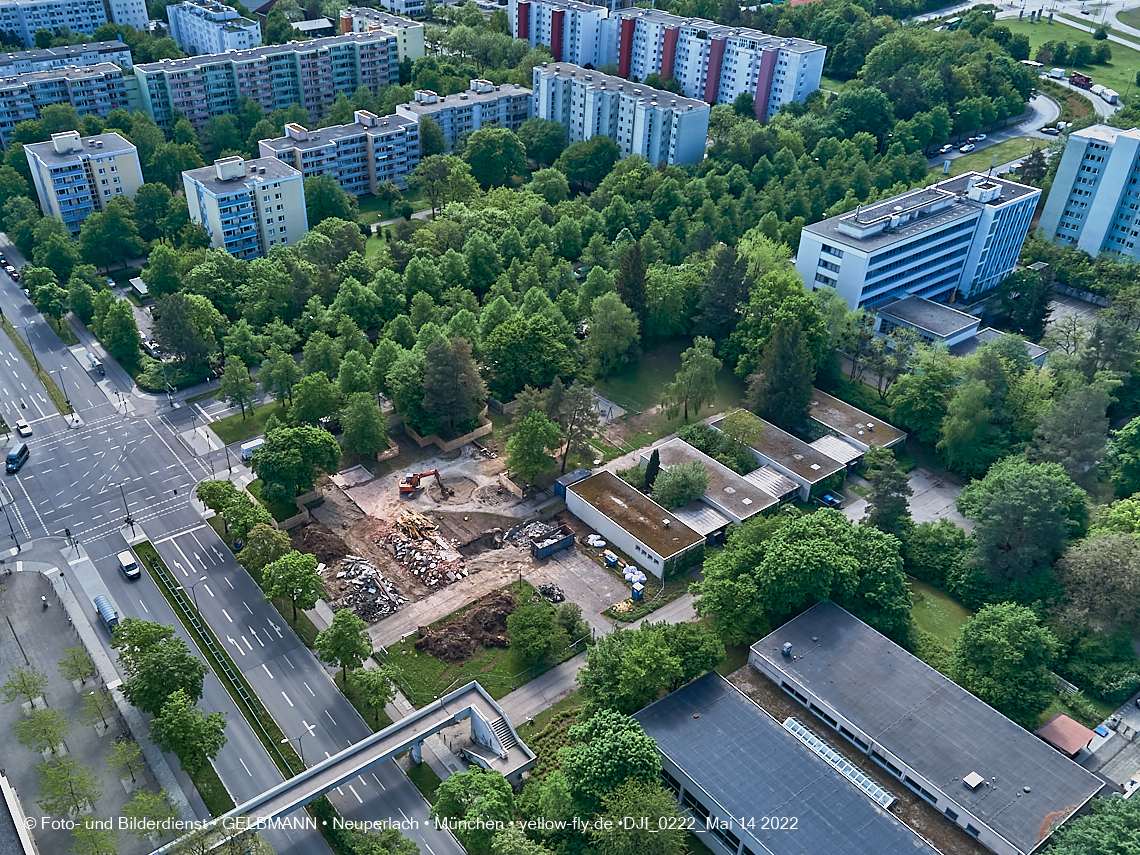 14.05.2022 - Luftbilder von der Baustelle Haus für Kinder in Neuperlach